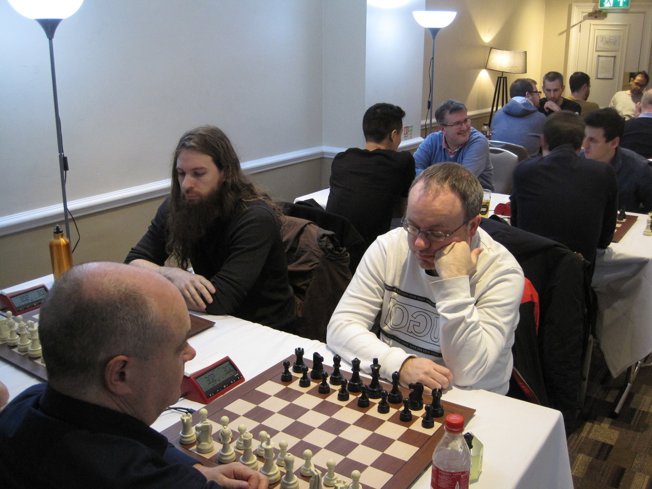 FIDE and Chess24 hold a fundraising marathon for Ukraine on Women's Day